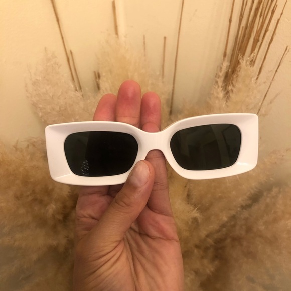 Versace sun glasses - Picture 3 of 4